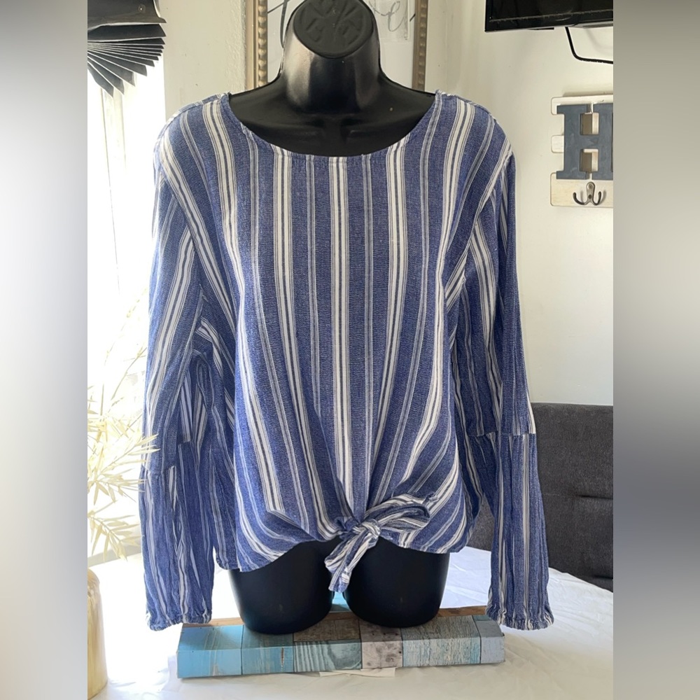 K.I.T top Blue and white line not new normal wear size Large 100% Cotton.